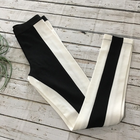 BCBGMAXAZRIA Black white stripe Sasha leggings size xs - Picture 3 of 8